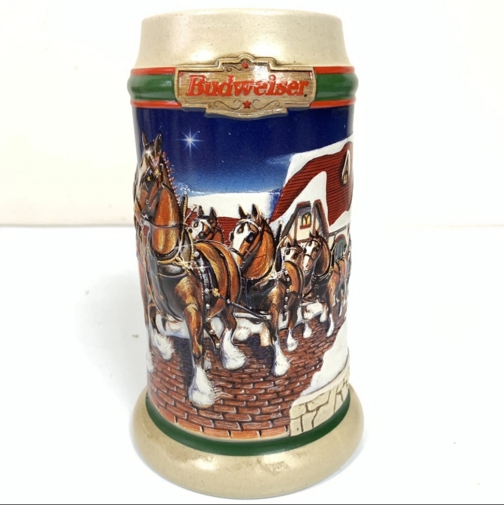 BUDWEISER 1998 HOLIDAY CERAMIC STEIN GRANTS FARM CLYDESDALES COLLECTIBLE